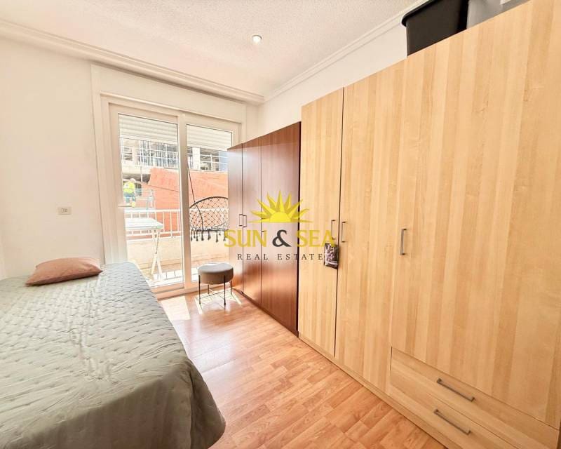 2 bedroom Apartment for rent in Torrevieja - € 850 (Ref: 9650830)