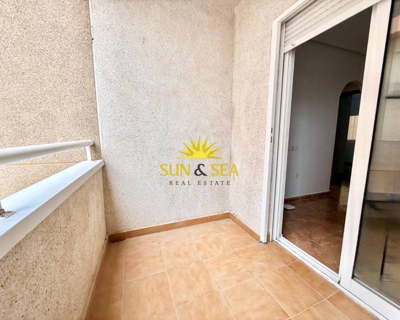 2 slaapkamer Appartement te huur in Los Montesinos met zwembad - € 800 (Ref: 9650831)