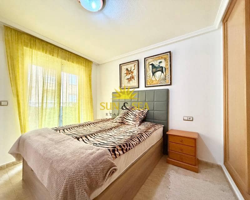 2 sovrum Lägenhet att hyra i Torrevieja - 850 € (Ref: 9650832)