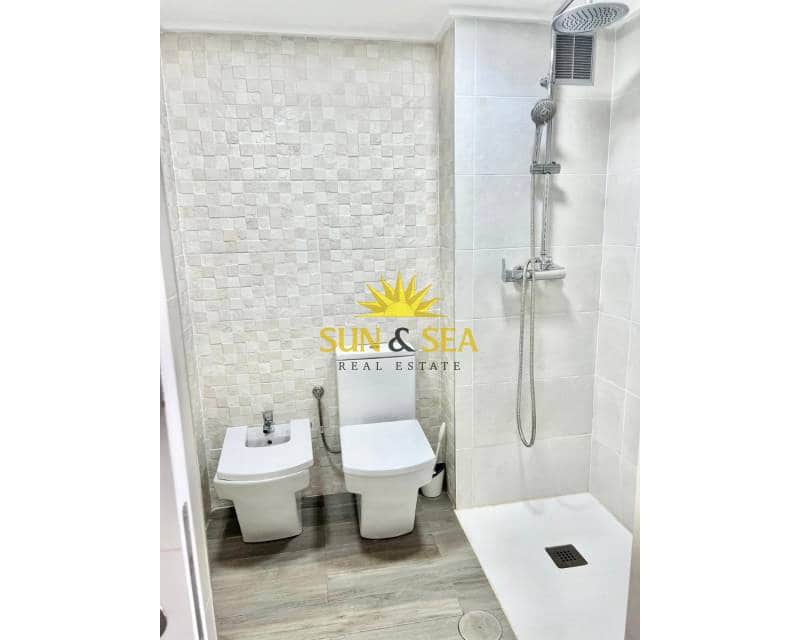 3 soverom Leilighet til salgs i Alicante by med svømmebasseng garasje - € 255 000 (Ref: 9656784)