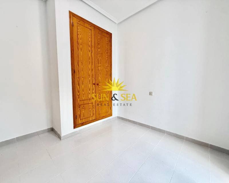 Casa de 3 habitaciones en La Mata en alquiler - 950 € (Ref: 9657902)