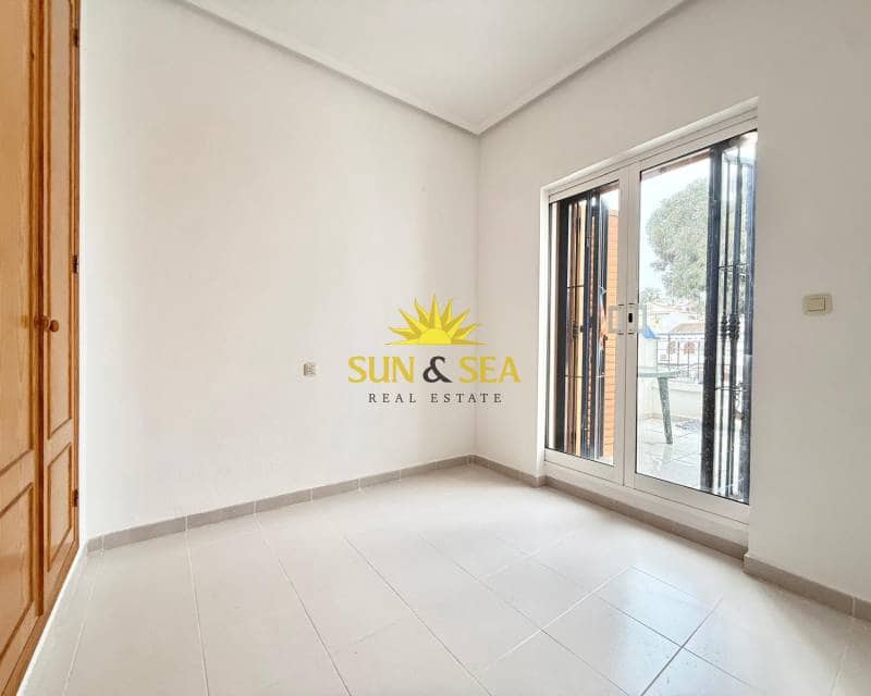 Casa de 3 habitaciones en La Mata en alquiler - 950 € (Ref: 9657902)