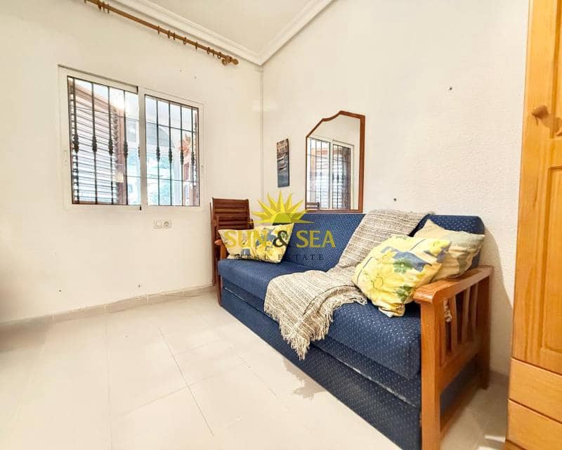 Casa de 3 habitaciones en La Mata en alquiler - 950 € (Ref: 9657902)