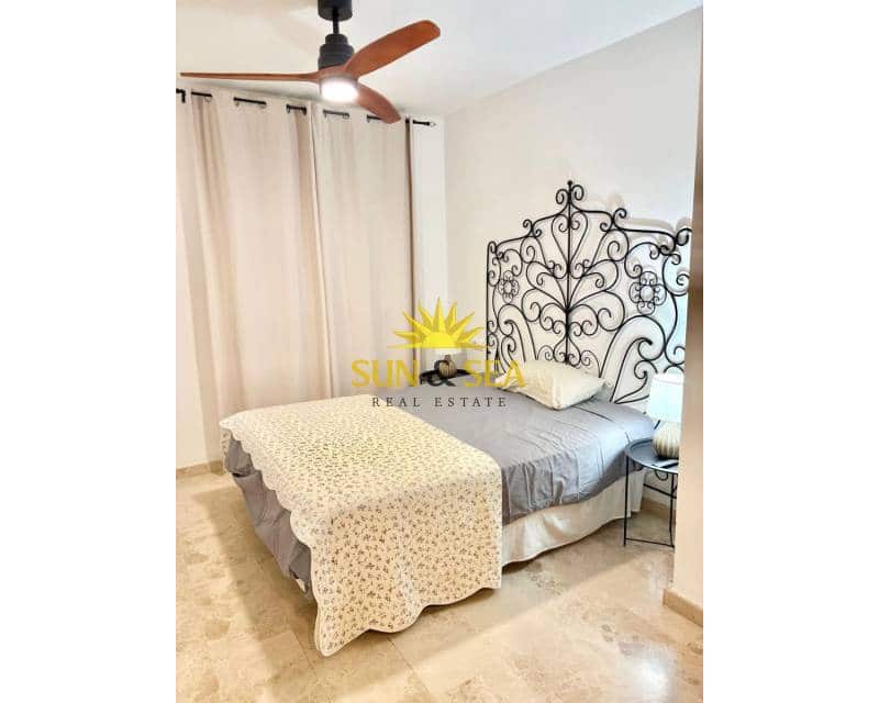 2 soverom Leilighet til leie i Denia - € 1 100 (Ref: 9664341)