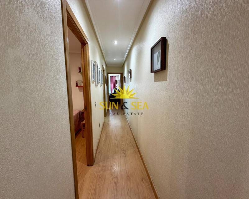 2 slaapkamer Appartement te huur in Torrevieja met garage - € 900 (Ref: 9665536)