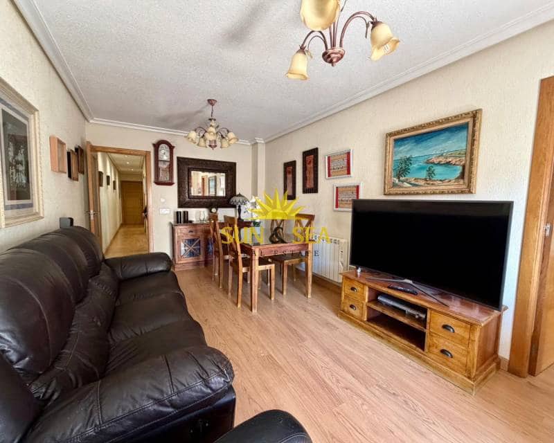 2 slaapkamer Appartement te huur in Torrevieja met garage - € 900 (Ref: 9665536)