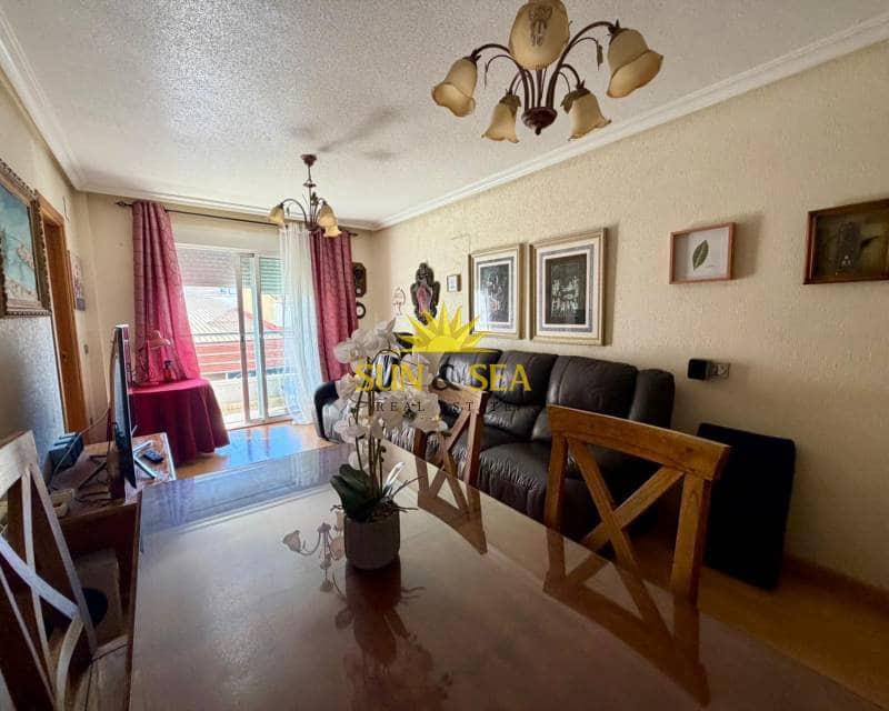 2 slaapkamer Appartement te huur in Torrevieja met garage - € 900 (Ref: 9665536)