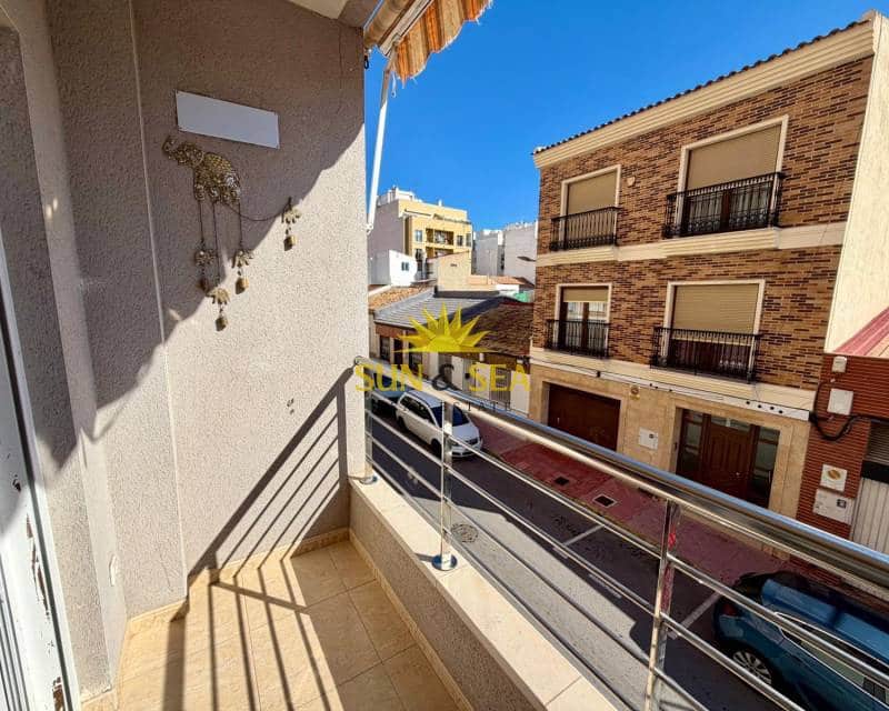 2 slaapkamer Appartement te huur in Torrevieja met garage - € 900 (Ref: 9665536)