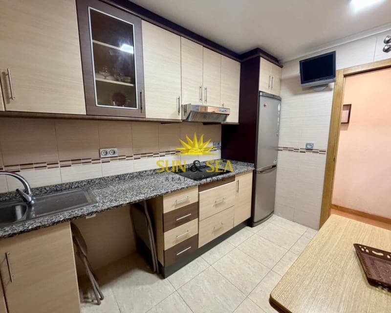 2 slaapkamer Appartement te huur in Torrevieja met garage - € 900 (Ref: 9665536)