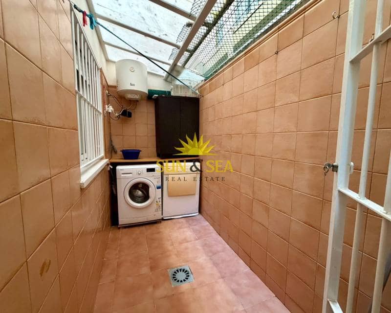 2 slaapkamer Appartement te huur in Torrevieja met garage - € 900 (Ref: 9665536)