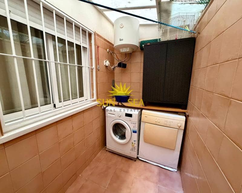 2 slaapkamer Appartement te huur in Torrevieja met garage - € 900 (Ref: 9665536)