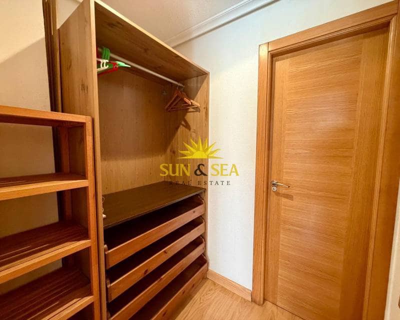 2 slaapkamer Appartement te huur in Torrevieja met garage - € 900 (Ref: 9665536)