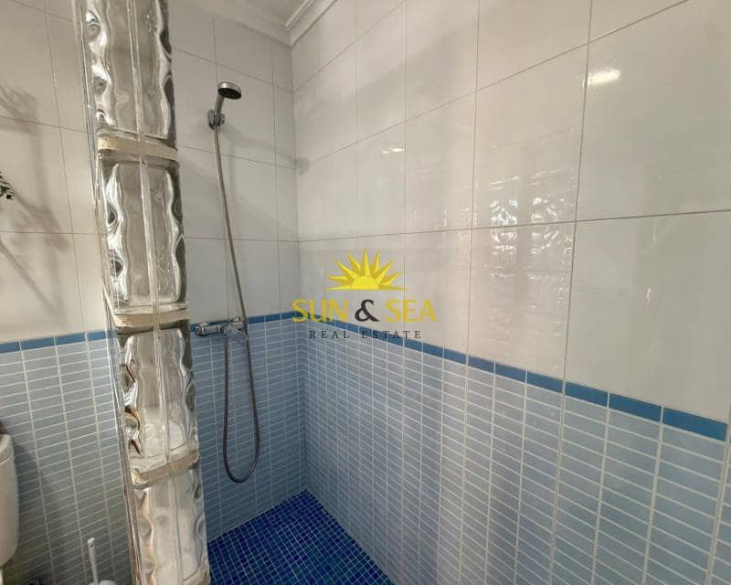 2 slaapkamer Appartement te huur in Torrevieja met garage - € 900 (Ref: 9665536)
