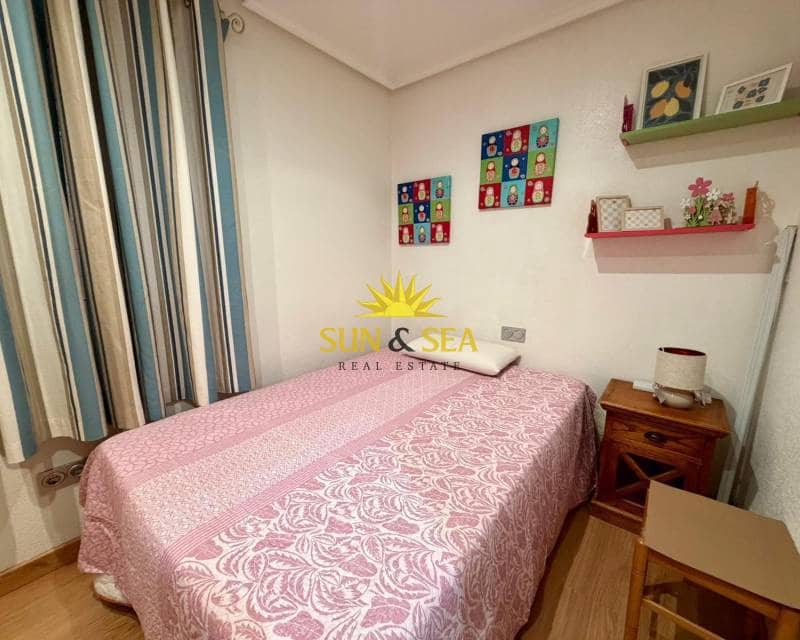 2 slaapkamer Appartement te huur in Torrevieja met garage - € 900 (Ref: 9665536)