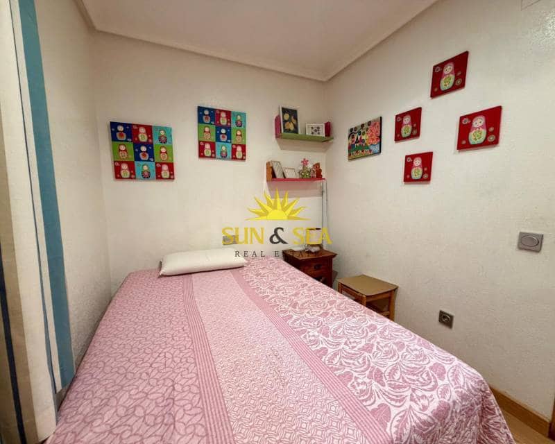 2 slaapkamer Appartement te huur in Torrevieja met garage - € 900 (Ref: 9665536)