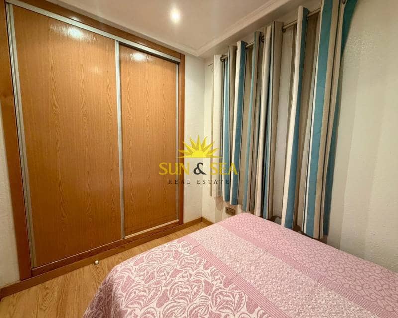 2 slaapkamer Appartement te huur in Torrevieja met garage - € 900 (Ref: 9665536)