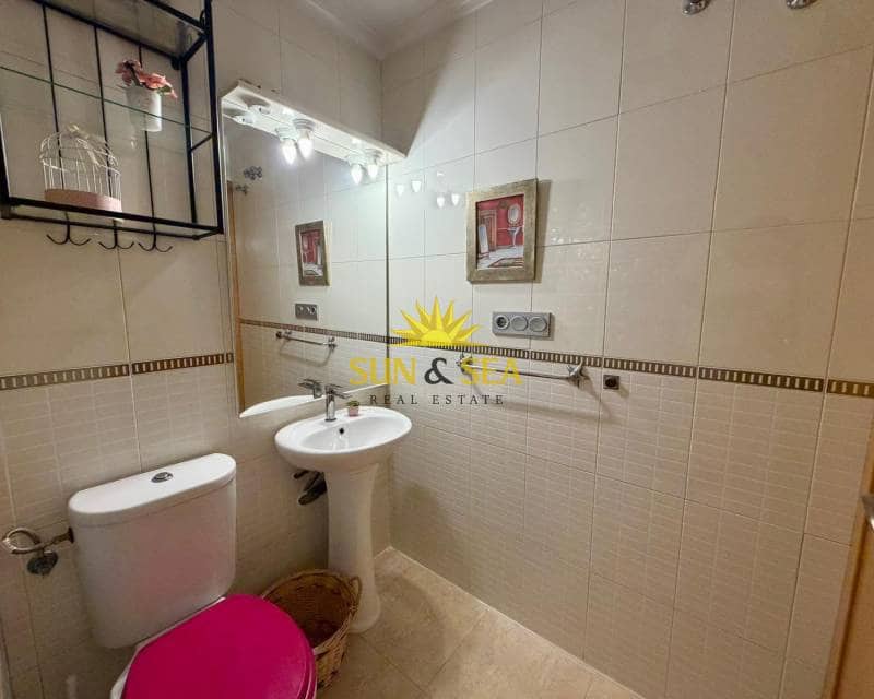 2 slaapkamer Appartement te huur in Torrevieja met garage - € 900 (Ref: 9665536)