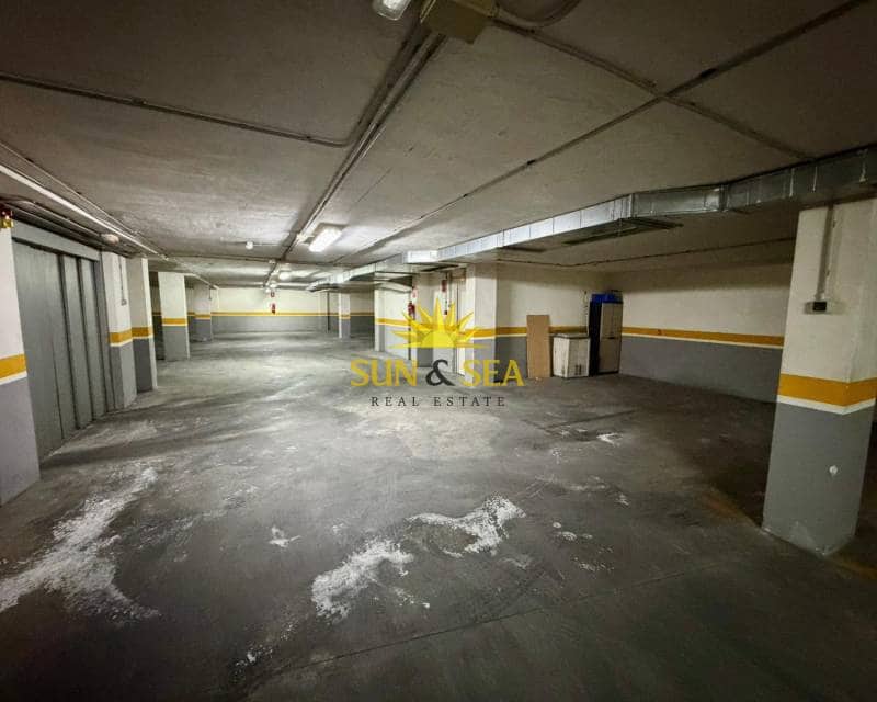 2 slaapkamer Appartement te huur in Torrevieja met garage - € 900 (Ref: 9665536)