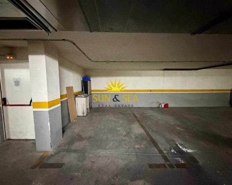 2 slaapkamer Appartement te huur in Torrevieja met garage - € 900 (Ref: 9665536)