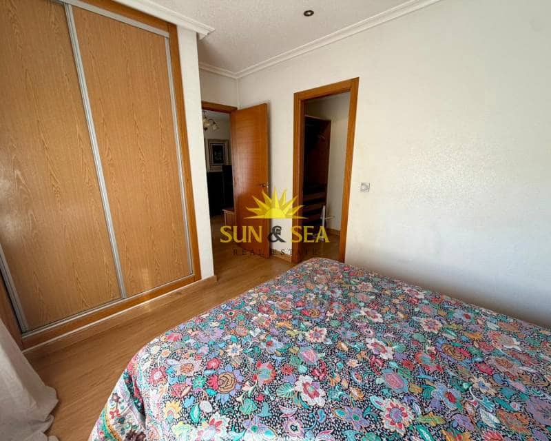 2 slaapkamer Appartement te huur in Torrevieja met garage - € 900 (Ref: 9665536)