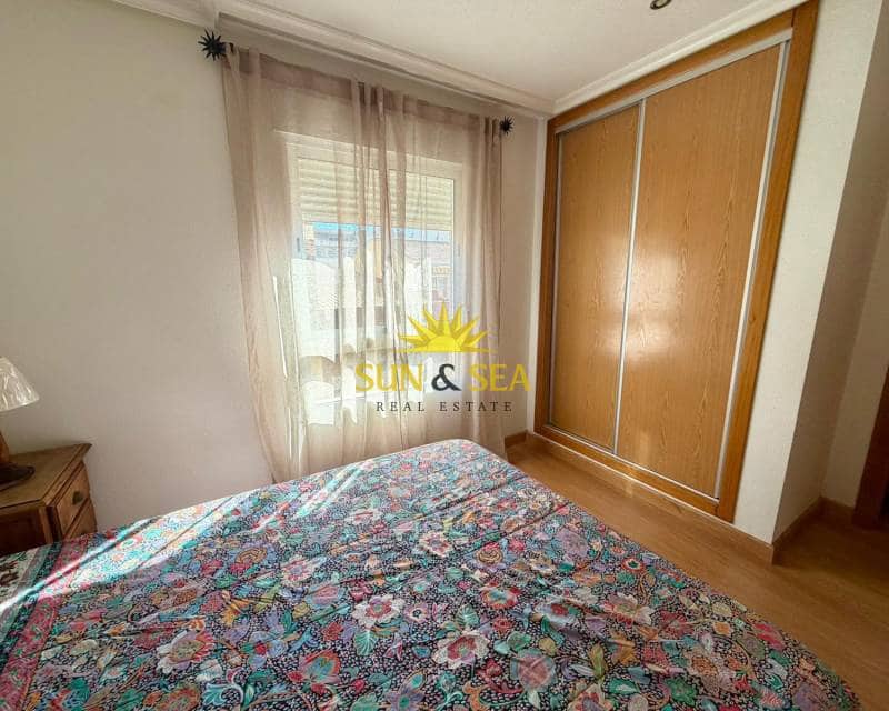 2 slaapkamer Appartement te huur in Torrevieja met garage - € 900 (Ref: 9665536)