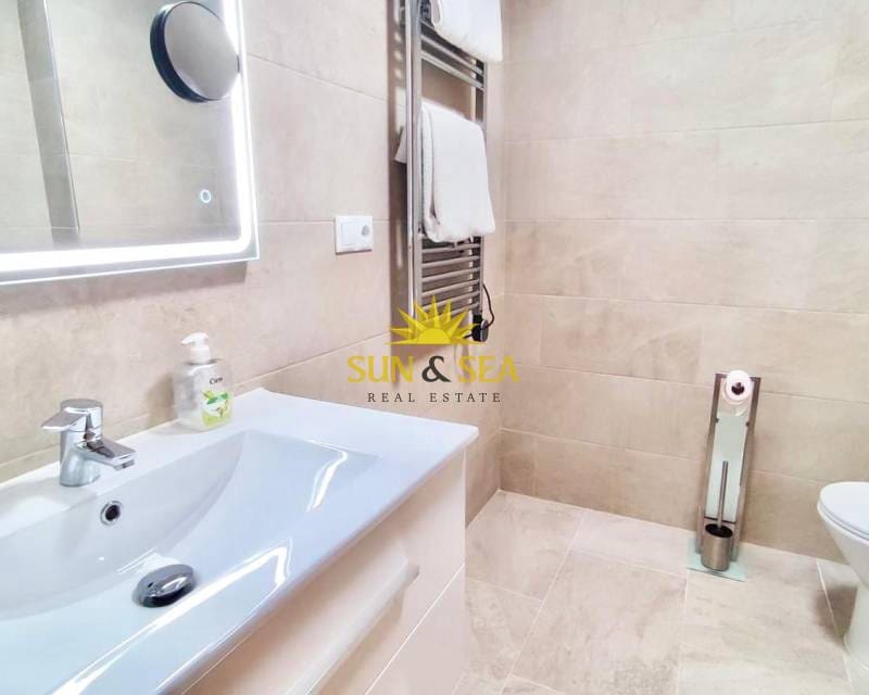 2 Zimmer Apartment zu vermieten in Blue Lagoon mit Pool - 1.000 € (Ref: 9669194)