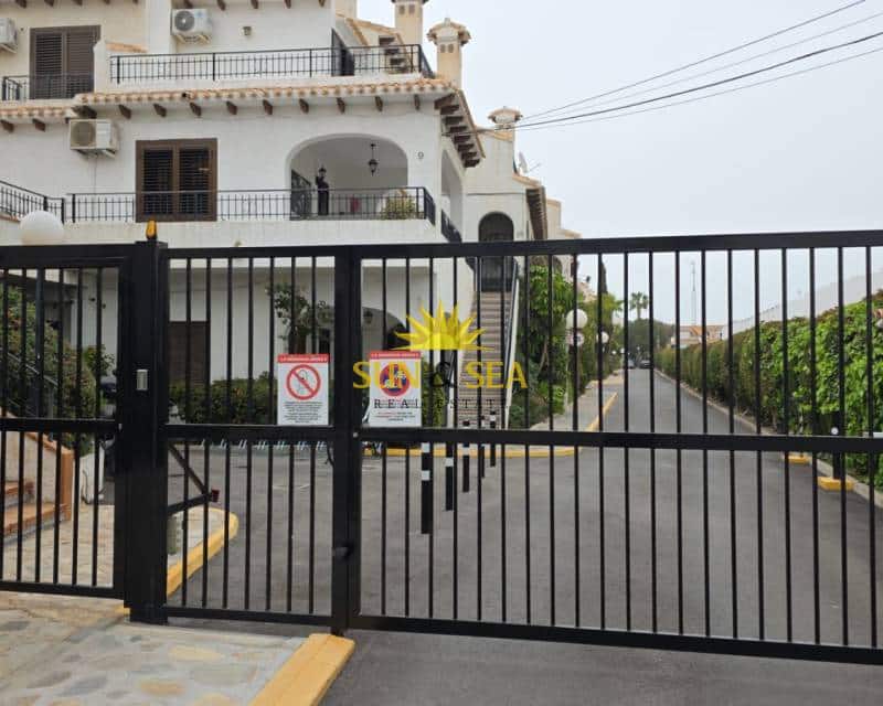 Maison de Ville de 2 chambres à louer à Cabo Roig avec piscine - 800 € (Ref: 9669591)