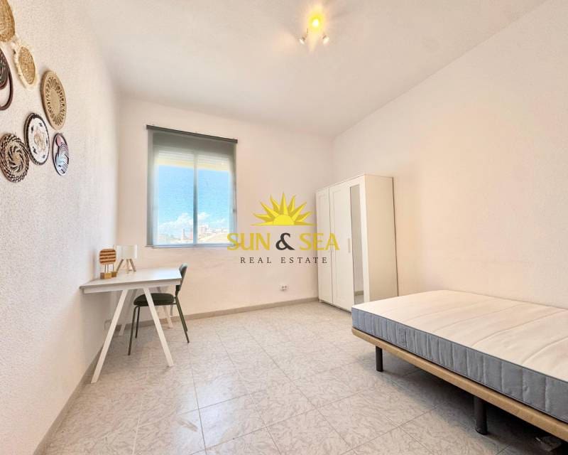 4 bedroom Apartment for rent in Cartagena - € 750 (Ref: 9678188)