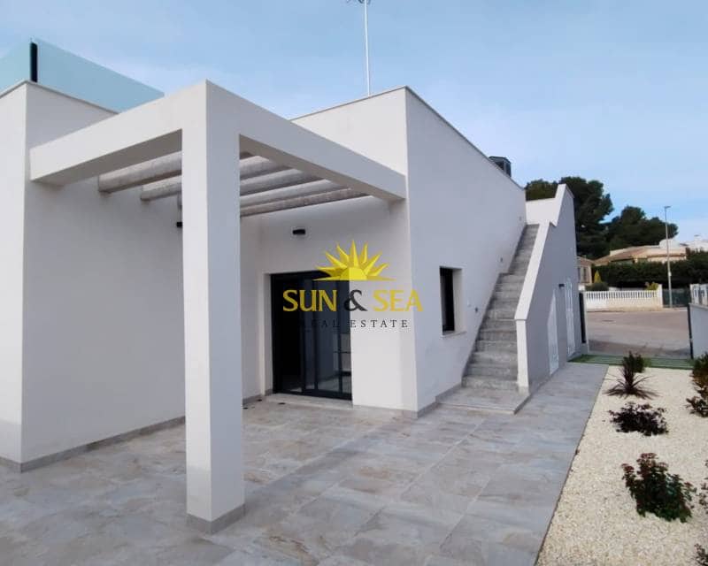 3 slaapkamer Villa te koop in Pinar de Campoverde met zwembad garage - € 422.500 (Ref: 9679351)