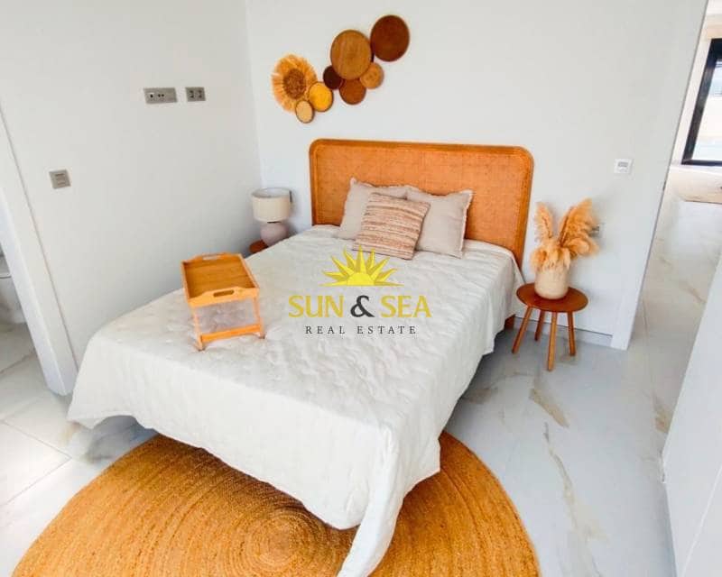 3 slaapkamer Villa te koop in Pinar de Campoverde met zwembad garage - € 422.500 (Ref: 9679351)