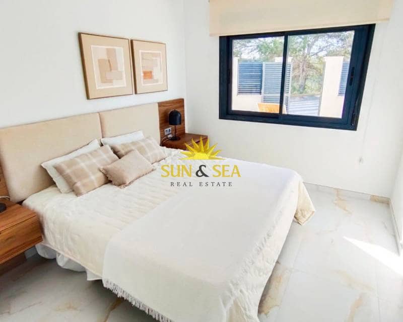 3 slaapkamer Villa te koop in Pinar de Campoverde met zwembad garage - € 422.500 (Ref: 9679351)