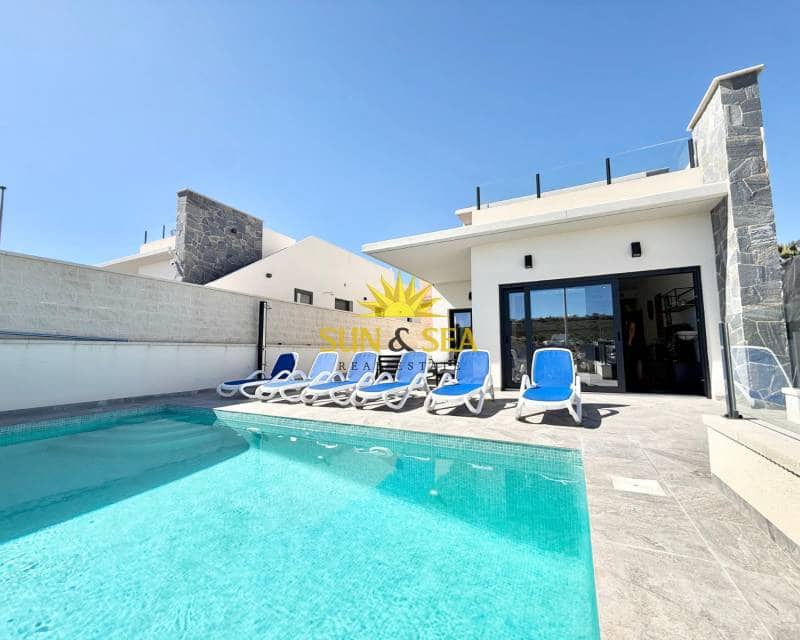 3 bedroom Villa for rent in Benijofar with pool - € 4,000 (Ref: 9687527)