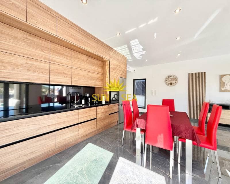 3 bedroom Villa for rent in Benijofar with pool - € 4,000 (Ref: 9687527)