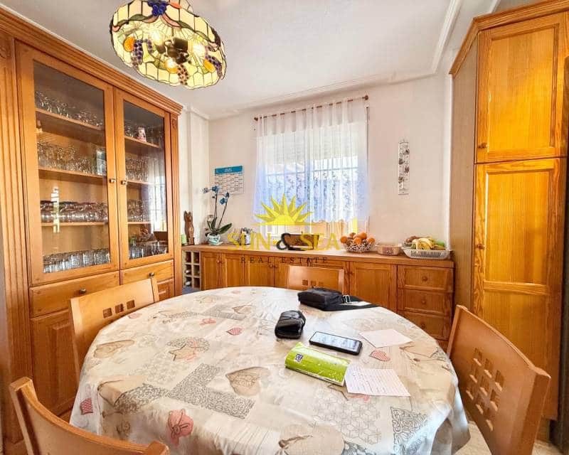 4 makuuhuone Huvila myytävänä paikassa Torrevieja mukana uima-altaan 
autotalli - 400 000 € (Ref: 9688592)