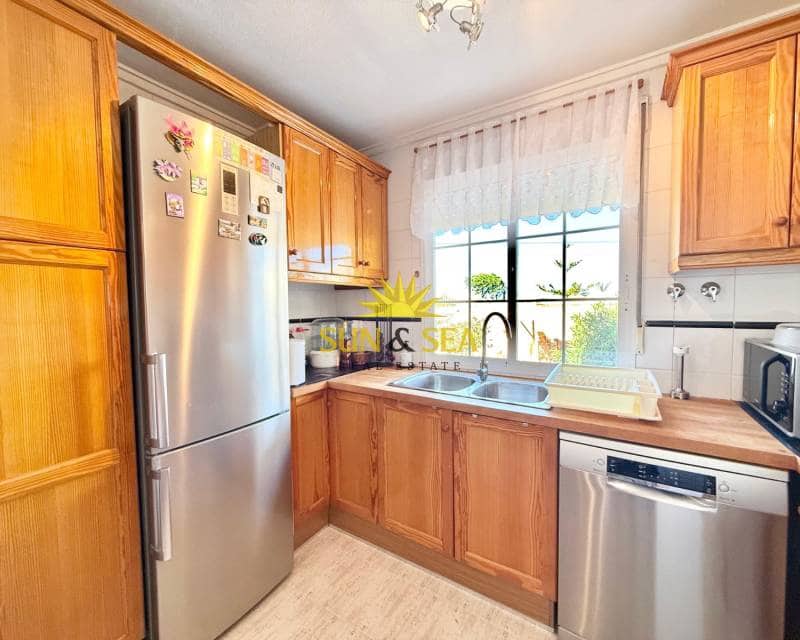 4 makuuhuone Huvila myytävänä paikassa Torrevieja mukana uima-altaan 
autotalli - 400 000 € (Ref: 9688592)