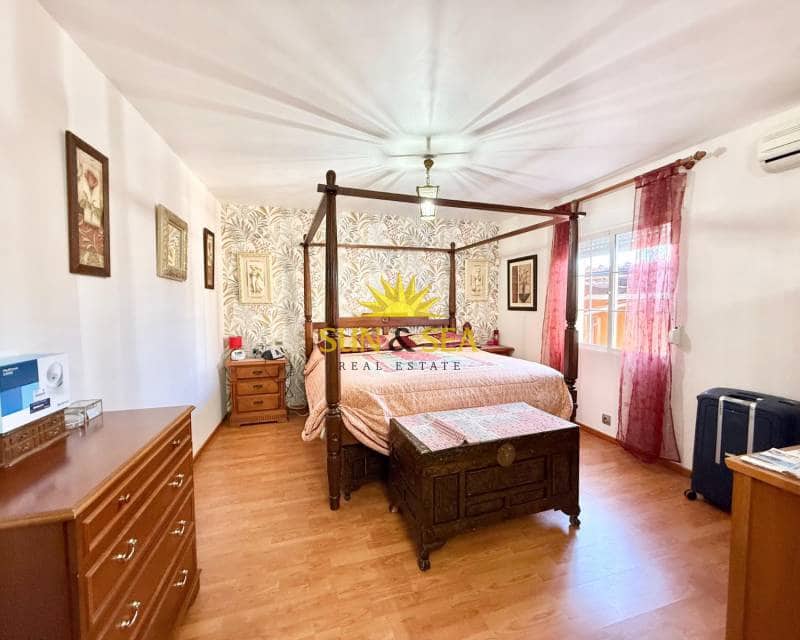 4 makuuhuone Huvila myytävänä paikassa Torrevieja mukana uima-altaan 
autotalli - 400 000 € (Ref: 9688592)