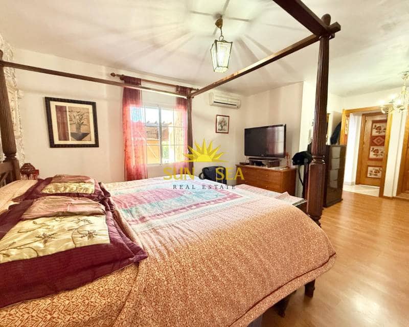 4 makuuhuone Huvila myytävänä paikassa Torrevieja mukana uima-altaan 
autotalli - 400 000 € (Ref: 9688592)