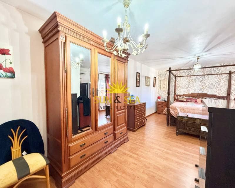 4 makuuhuone Huvila myytävänä paikassa Torrevieja mukana uima-altaan 
autotalli - 400 000 € (Ref: 9688592)