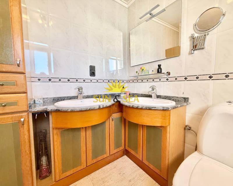 4 makuuhuone Huvila myytävänä paikassa Torrevieja mukana uima-altaan 
autotalli - 400 000 € (Ref: 9688592)