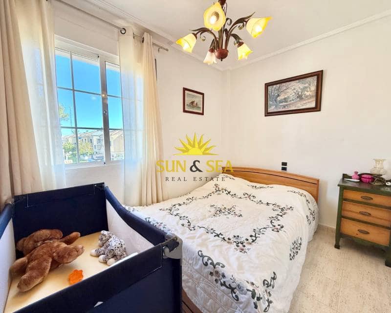 4 makuuhuone Huvila myytävänä paikassa Torrevieja mukana uima-altaan 
autotalli - 400 000 € (Ref: 9688592)