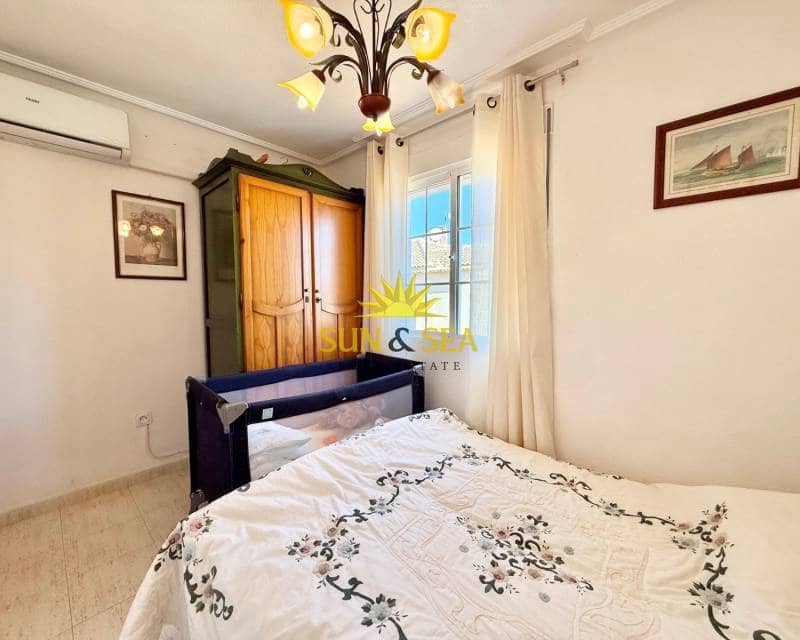 4 makuuhuone Huvila myytävänä paikassa Torrevieja mukana uima-altaan 
autotalli - 400 000 € (Ref: 9688592)