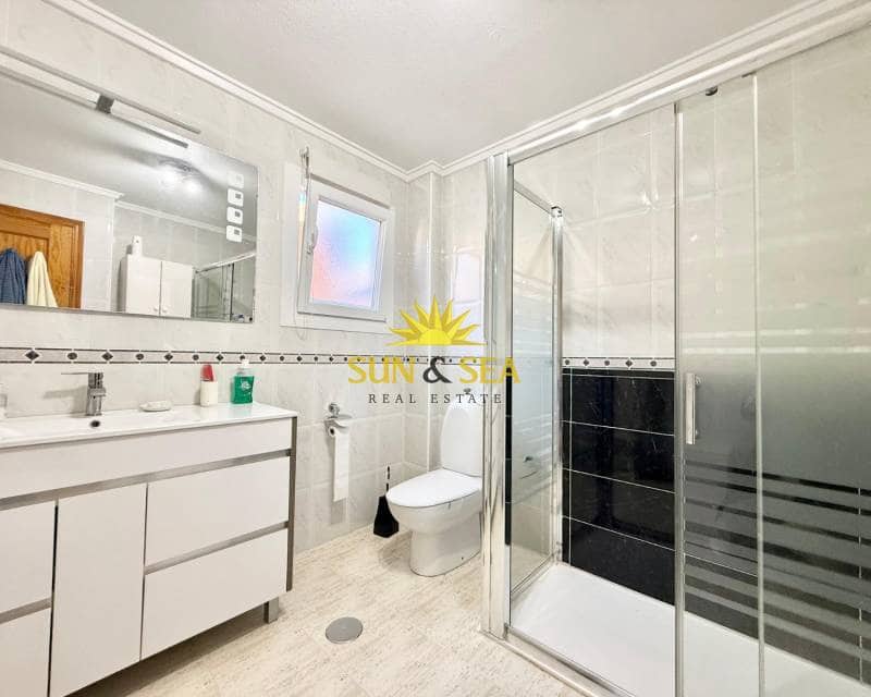 4 makuuhuone Huvila myytävänä paikassa Torrevieja mukana uima-altaan 
autotalli - 400 000 € (Ref: 9688592)