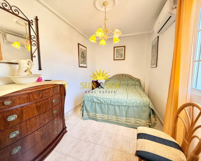 4 makuuhuone Huvila myytävänä paikassa Torrevieja mukana uima-altaan 
autotalli - 400 000 € (Ref: 9688592)