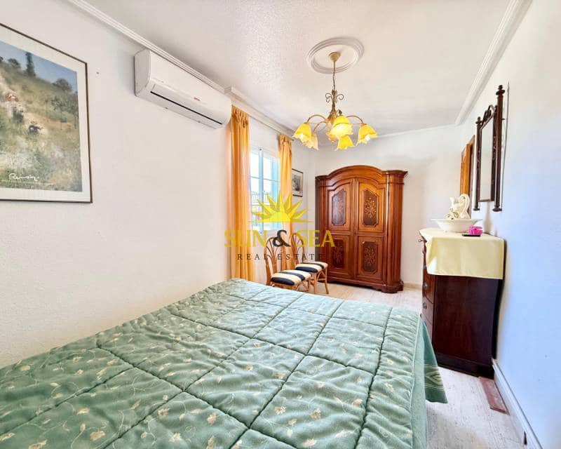 4 makuuhuone Huvila myytävänä paikassa Torrevieja mukana uima-altaan 
autotalli - 400 000 € (Ref: 9688592)