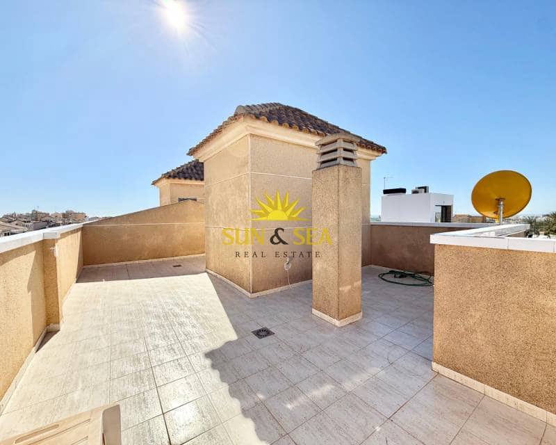 4 makuuhuone Huvila myytävänä paikassa Torrevieja mukana uima-altaan 
autotalli - 400 000 € (Ref: 9688592)