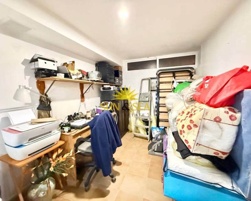 4 makuuhuone Huvila myytävänä paikassa Torrevieja mukana uima-altaan 
autotalli - 400 000 € (Ref: 9688592)