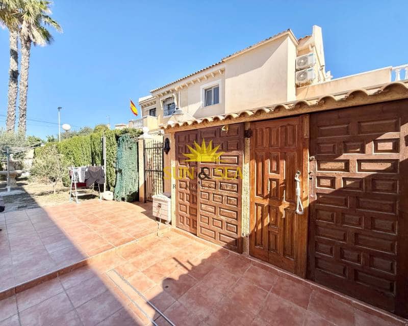 4 makuuhuone Huvila myytävänä paikassa Torrevieja mukana uima-altaan 
autotalli - 400 000 € (Ref: 9688592)