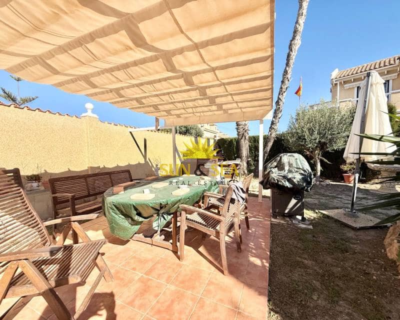 4 makuuhuone Huvila myytävänä paikassa Torrevieja mukana uima-altaan 
autotalli - 400 000 € (Ref: 9688592)