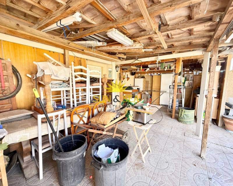 4 makuuhuone Huvila myytävänä paikassa Torrevieja mukana uima-altaan 
autotalli - 400 000 € (Ref: 9688592)