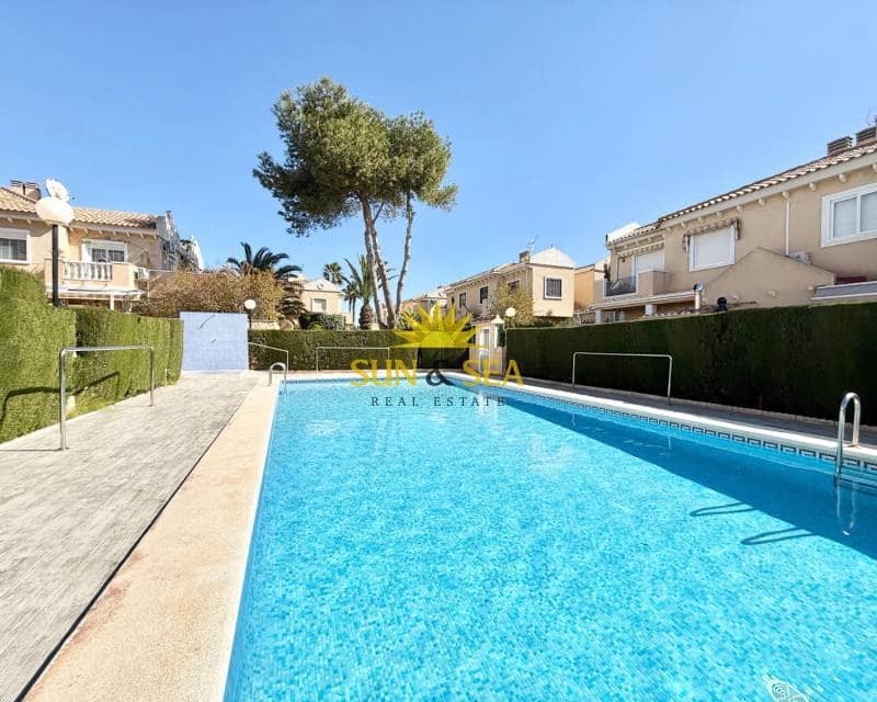 4 makuuhuone Huvila myytävänä paikassa Torrevieja mukana uima-altaan 
autotalli - 400 000 € (Ref: 9688592)